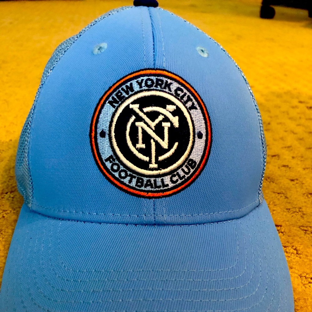Fitted adidas New York City football club size S/M